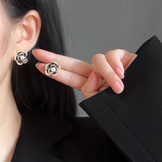 轻奢山茶花珍珠耳环